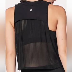 SET OF 2 LULULEMON JUST PLEAT IT TANK TOP SIZE 4-BLACK & LIGHT LAVENDER